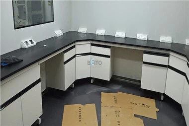 Dajú sa digestory na lavici ľahko presúvať?